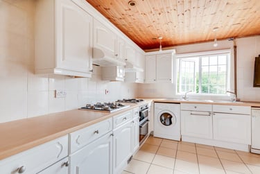 2 bed house, (Market) Shipman Avenue, Harbledown, Kent, CT28PE - Image 3