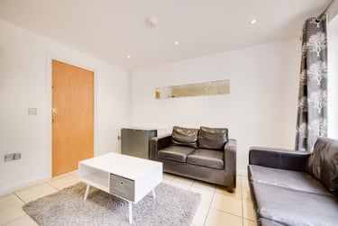 5 bed house, Tenterden Drive, Hales Place, Kent, CT27BN - Image 2