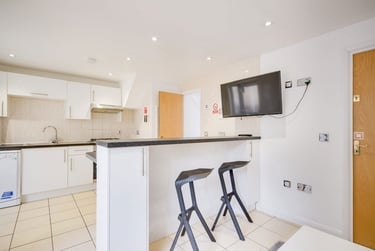 5 bed house, Tenterden Drive, Hales Place, Kent, CT27BN - Image 3