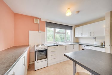 3 bed flat, Long Meadow Way, Hales Place, Kent, CT27DG - Image 3