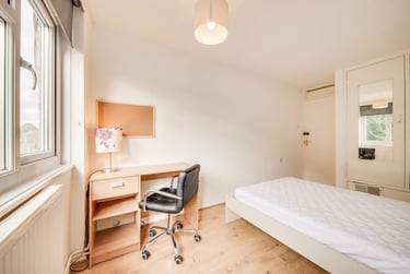 3 bed flat, Long Meadow Way, Hales Place, Kent, CT27DG - Image 9