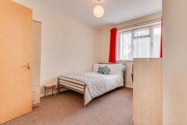 6 bed house, Kent Avenue, Christchurch, Kent, CT11RN - Image 2