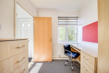 4 bed house, Warwick Road, Christchurch, Kent, CT11RQ - Image 1