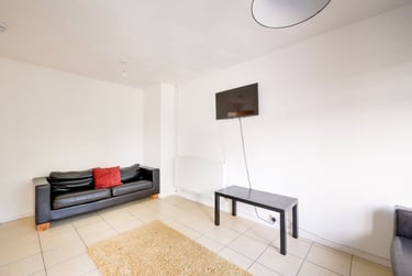 4 bed house, Tenterden Drive, Hales Place, Canterbury, CT27BN - Image 4