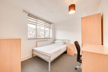 4 bed house, Tenterden Drive, Hales Place, Canterbury, CT27BN - Image 8