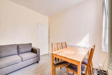 4 bed house, St Dunstans Street, St Stephens, Kent, CT28BS - Image 1