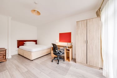 5 bed house, Somner Close, St Stephens, Kent, CT28LJ - Image 2