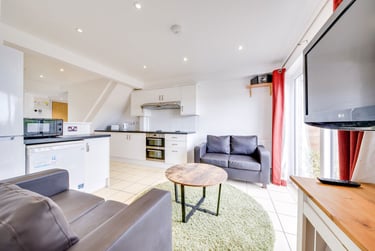 1 bed house, Downs Road, Hales Place, Kent, CT27TW - Image 6