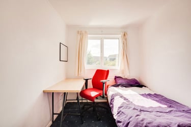 1 bed house, St Michaels Road, St Stephens, Kent, CT27HG - Image 2