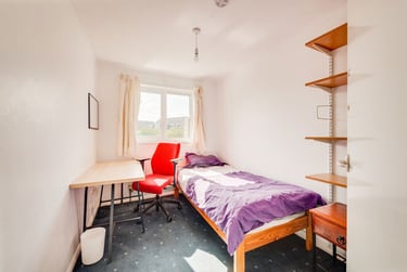 1 bed house, St Michaels Road, St Stephens, Kent, CT27HG - Image 1