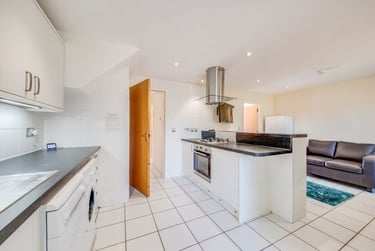 1 bed house, Crossways, Hales Place, Kent, CT27BS - Image 5