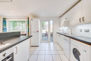 1 bed house, Crossways, Hales Place, Kent, CT27BS - Image 4