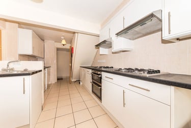 6 bed house, Suffolk Road, Christchurch, Kent, CT11SA - Image 4