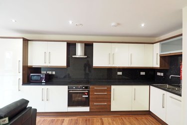 4 bed flat, 121 Fitzwilliam Street, Devonshire Green, Sheffield, S14JP - Image 2