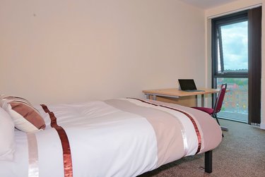 3 bed flat, 121 Fitzwilliam Street, Devonshire Green, Sheffield, S14JP - Image 6