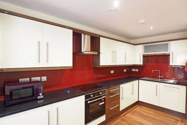 4 bed flat, 121 Fitzwilliam Street, Devonshire Green, Sheffield, S14JP - Image 1