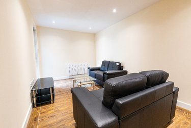 3 bed flat, Ecco, Highfield, Sheffield, S118BP - Image 2