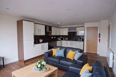 4 bed flat, 121 Fitzwilliam Street, Devonshire Green, Sheffield, S14JP - Image 4