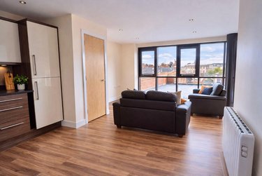 3 bed flat, 121 Fitzwilliam Street, Devonshire Green, Sheffield, S14JP - Image 2