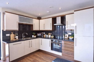 3 bed flat, 121 Fitzwilliam Street, Devonshire Green, Sheffield, S14JP - Image 1