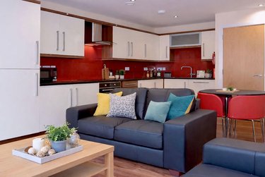 4 bed flat, 121 Fitzwilliam Street, Devonshire Green, Sheffield, S14JP - Image 1