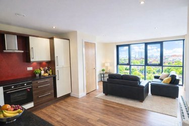 3 bed flat, 121 Fitzwilliam Street, Devonshire Green, Sheffield, S14JP - Image 3