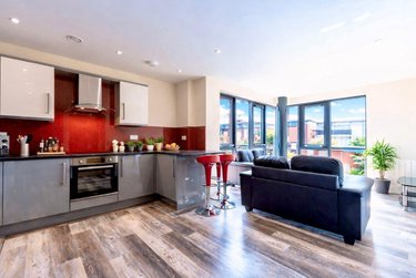 3 bed flat, Ecco, Highfield, Sheffield, S118BP - Image 1