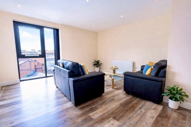 3 bed flat, Ecco, Highfield, Sheffield, S118BP - Image 1