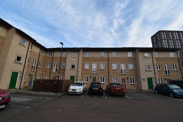 3 bed flat, Bramwell Court, Netherthorpe, Sheffield, S37PR - Image 1