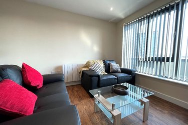 3 bed flat, Ecco, Highfield, Sheffield, S118BP - Image 1