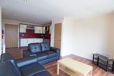 3 bed flat, 121 Fitzwilliam Street, Devonshire Green, Sheffield, S14JP - Image 2