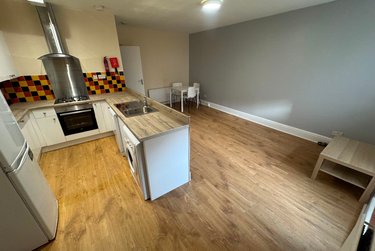 2 bed flat, Simonside Terrace, Heaton, Newcastle, NE65JX - Image 1
