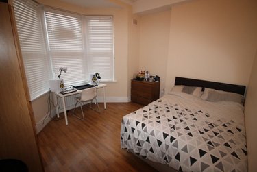 2 bed flat, Simonside Terrace, Heaton, Newcastle, NE65DR - Image 2