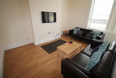 4 bed flat, Jesmond Road, Jesmond Vale, Newcastle, NE21LD - Image 1