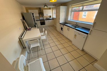 6 bed house, Brighton Grove, Arthurs Hill, Newcastle, NE45NS - Image 5