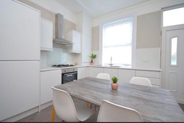 5 bed house, St Michaels Lane, Burley, Leeds, LS42PD - Image 1