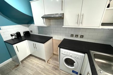 2 bed house, Woodside Terrace, Burley, Leeds, LS42QT - Image 3