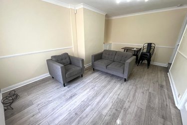 2 bed house, Woodside Terrace, Burley, Leeds, LS42QT - Image 2