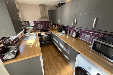 1 bed house, Room 2, 86 Hough Lane, Bramley, Leeds, LS133PT - Image 2
