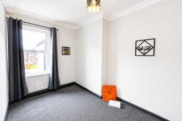 2 bed flat, 168 Austhorpe Road, Harehills, Leeds, LS158EF - Image 5