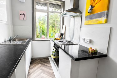 2 bed flat, 168 Austhorpe Road, Harehills, Leeds, LS158EF - Image 2