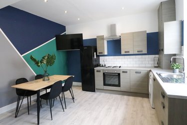 3 bed house, Autumn Place, Burley, Leeds, LS61RJ - Image 1