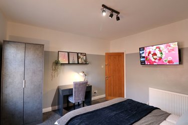 4 bed house, Carberry Place, Burley, Leeds, LS61QJ - Image 1