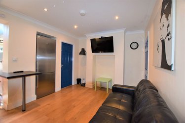 5 bed house, Martyrs Field Road, Wincheap, Canterbury, CT13PU - Image 2