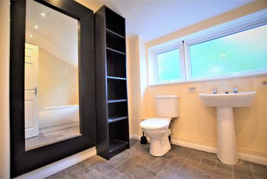 5 bed house, Teddington Close, Christchurch, Canterbury, CT11HU - Image 2