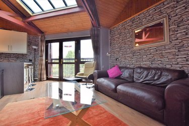 3 bed flat, St. Mildred's Court, Wincheap, Canterbury, CT12DL - Image 3