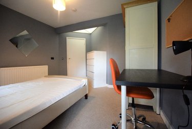 3 bed flat, St. Mildred's Court, Wincheap, Canterbury, CT12DL - Image 9