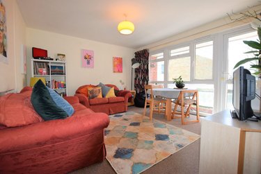 3 bed flat, Hawe Close, Hales Place, Canterbury, CT27DL - Image 3