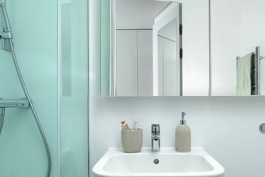 Medium En Suite - Image 2