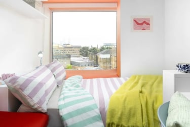 Large En Suite - Image 2